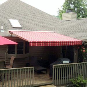 Retractable-awning